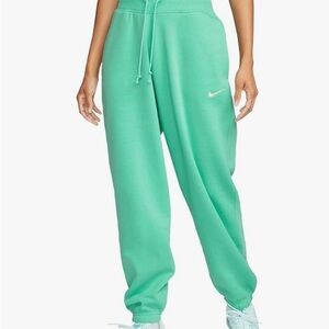 Nike women’s oversized joggers size Medium